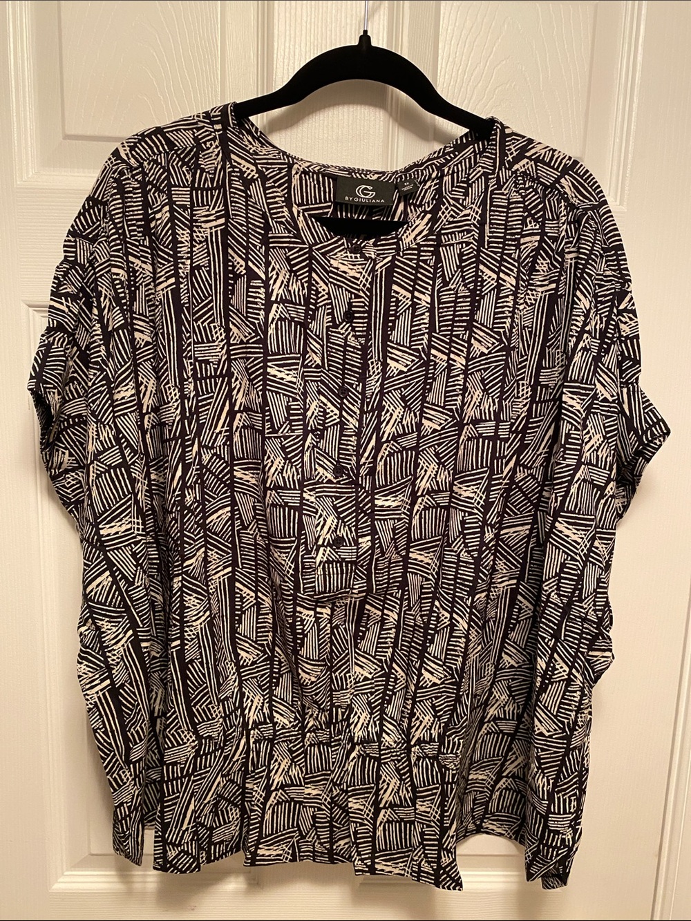 G by Giuliana Black and White Geometric Short Sleeve Shirt…size 3X